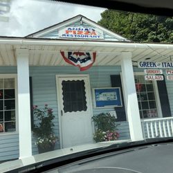 Anna's Pizza Restaurant - Cute little place right before you go over the mountain into New York.