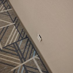 Holiday Inn Express Pittsburgh E - Waterfront Dr - This type of weirdness was pervasive: soiled carpet, loose wall plates, peeling wall paper