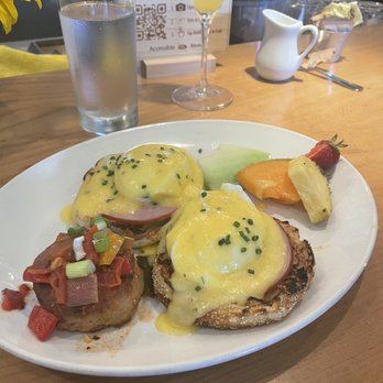 Grace's Table - Eggs Benedict - New American Near Me - Napa, California Grace's Table - Eggs Benedict - New American Near Me - Napa, California