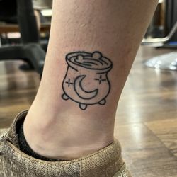 Suuuuuuper cute Cauldron with a crescent moon