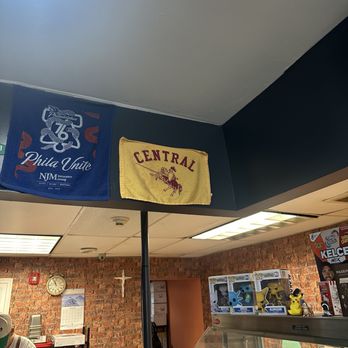 Cafe Walnut - Salad Near Me - Philadelphia, Pennsylvania