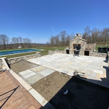 Arben's Masonry - Outdoor fireplace and patio with sitting walls - Masonry/Concrete Near Me