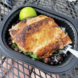 Lee Be Fish - Mahi platter with rice and beans