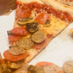Michaelangelo's Pizza - Toppings added to an incorrect order.
