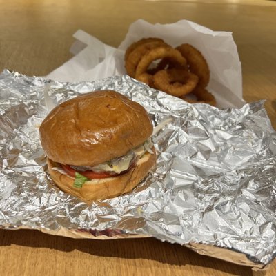 BETTYS BURGERS LUNCH WAGON - CLOSED - Updated September 2025