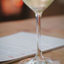 Rampant Bottle & Bar - Seehof | 'Elektrisch' Kabinett Riesling | Rheinhessen, GE | 2023