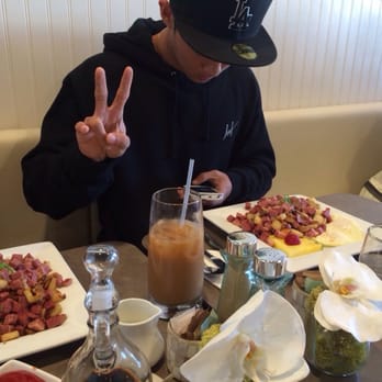 Moena Café - Cafes Near Me - Honolulu, Hawaii Moena Café - Cafes Near Me - Honolulu, Hawaii