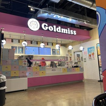 Gold Miss - Outside - Bubble Tea Near Me - Honolulu, Hawaii