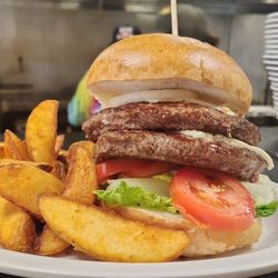 Double Cheeseburger & Wedges