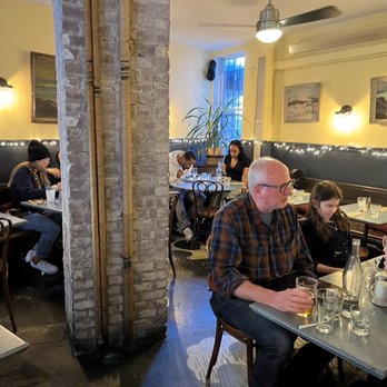 Hamilton's - people sitting at tables in a restaurant - Bars Near Me - Brooklyn, New York