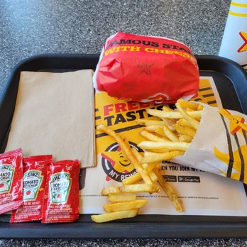 Carl's Jr - Regular Combo, as served to table - Burgers Near Me - Alameda, California