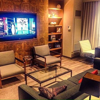 Hyatt Regency Chicago - Hyatt Regency Executive Club Lounge - Hotels Near Me - Chicago, Illinois