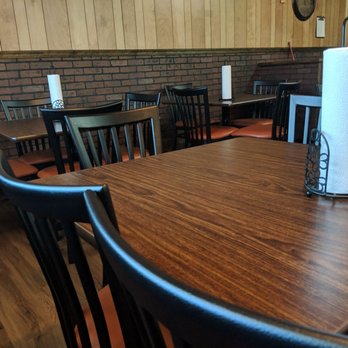 Gold's BBQ & Grill - tables and chairs - Barbeque Near Me - Atmore, Alabama Gold's BBQ & Grill - tables and chairs - Barbeque Near Me - Atmore, Alabama