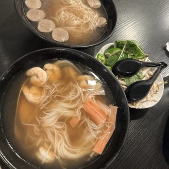 Que Viet - Meatballs Pho and Seafood Pho! - Vietnamese Near Me - Minneapolis, Minnesota