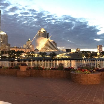 Harbor House - Gorgeous view - Seafood Near Me - Milwaukee, Wisconsin Harbor House - Gorgeous view - Seafood Near Me - Milwaukee, Wisconsin