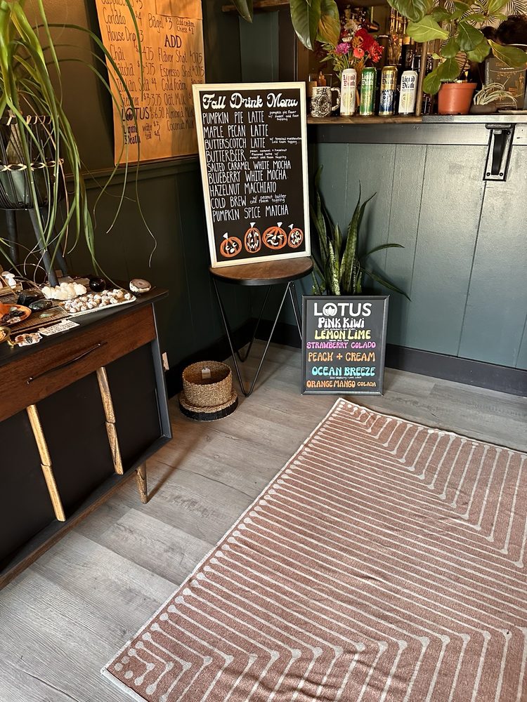 Ivy Terra Plant Cafe Logo