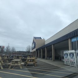 Lowe's Home Improvement - The set up blocks a drive by. Lowe's set up is truly inferior to Home Depot.