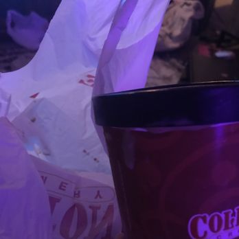 Cold Stone Creamery - Gross mess.. - Ice Cream & Frozen Yogurt Near Me - Olathe, Kansas