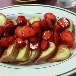 3 Frenchtoast with strawberries