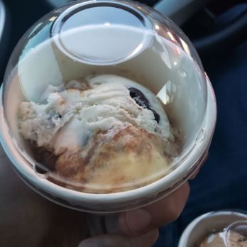 Hand & Spoon - Caramel pretzel - Ice Cream & Frozen Yogurt Near Me - Redondo Beach, California Hand & Spoon - Caramel pretzel - Ice Cream & Frozen Yogurt Near Me - Redondo Beach, California