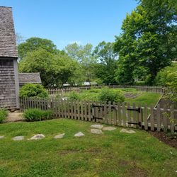 Vincent House Museum - The yard of the house!