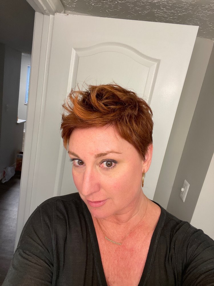 DA Hair Studio Image