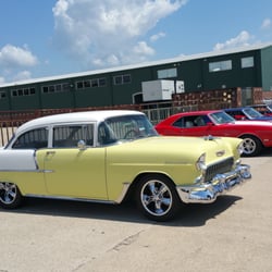 Swamp Pop Music Festival - Car show at the fest