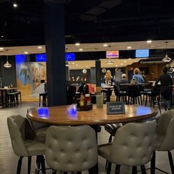 Splitsville Tiki + Social - Dining room