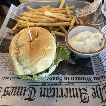 Local Press Burger Bar - Food - chicken sandwich - grilled - Burgers Near Me - Kewaskum, Wisconsin