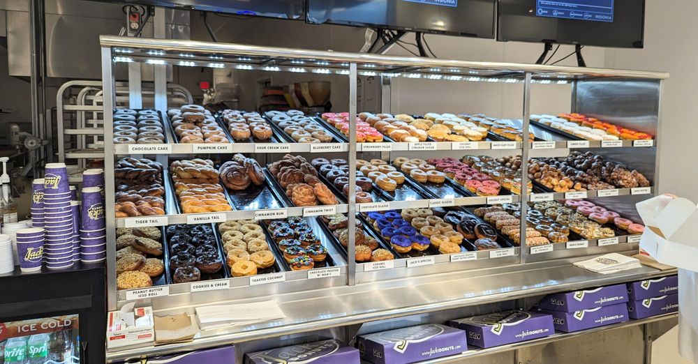 JACK’S DONUTS Updated October 2024 42 Photos & 20 Reviews 6571