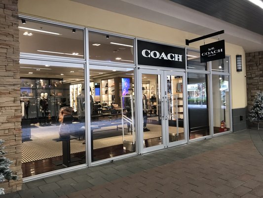 Gloria Outlets by null