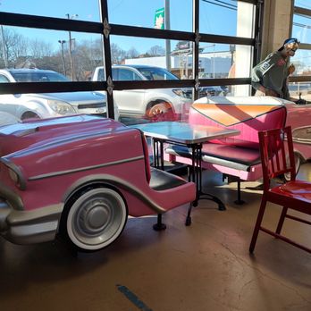 Acme Antiques - Antiques Near Me - Tappahannock, Virginia Acme Antiques - Antiques Near Me - Tappahannock, Virginia
