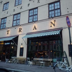 Tranen - Åpent bakeri - Fra brun pub til fancy til folkelig.. Lokalene er i hvert fall både stilige og fulle av historie