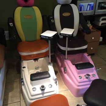 8 Pretty Nails and Spa - Nice kid friendly place - Nail Salons Near Me - Surprise, Arizona