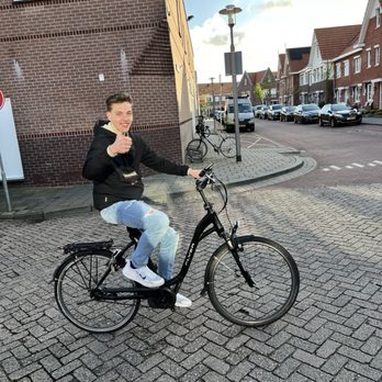 Dirx - This nice guy asked me to take  his pic, he was so funny. This is when I was taking the other photos of the Dirks - Drugstores Near Me - Katwijk, ZH