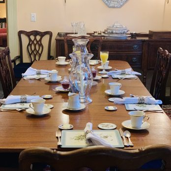 Charleston House - Breakfast table - Hotels Near Me - Woodstock, Vermont Charleston House - Breakfast table - Hotels Near Me - Woodstock, Vermont