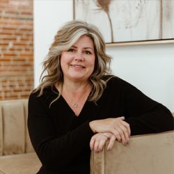 Vinty Salon - Tami - Hair Designer