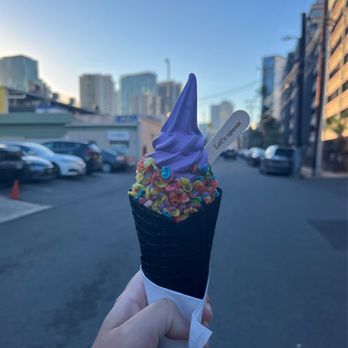 Thrills Soft Serve - Ube w fruity pebbles - Ice Cream & Frozen Yogurt Near Me - Honolulu, Hawaii