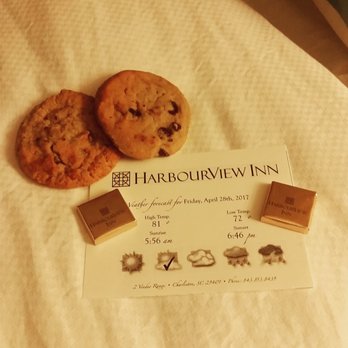 HarbourView Inn - Turn down service and the cookies, which are soft and moist and delicious! - Hotels Near Me - Charleston, South Carolina HarbourView Inn - Turn down service and the cookies, which are soft and moist and delicious! - Hotels Near Me - Charleston, South Carolina