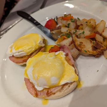 Twin Door Tavern - Eggs Benedict - American Near Me - Maywood, New Jersey Twin Door Tavern - Eggs Benedict - American Near Me - Maywood, New Jersey