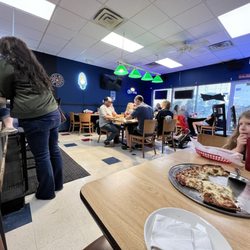 Gus & Lisa’s Pub & Pizza - Interior
