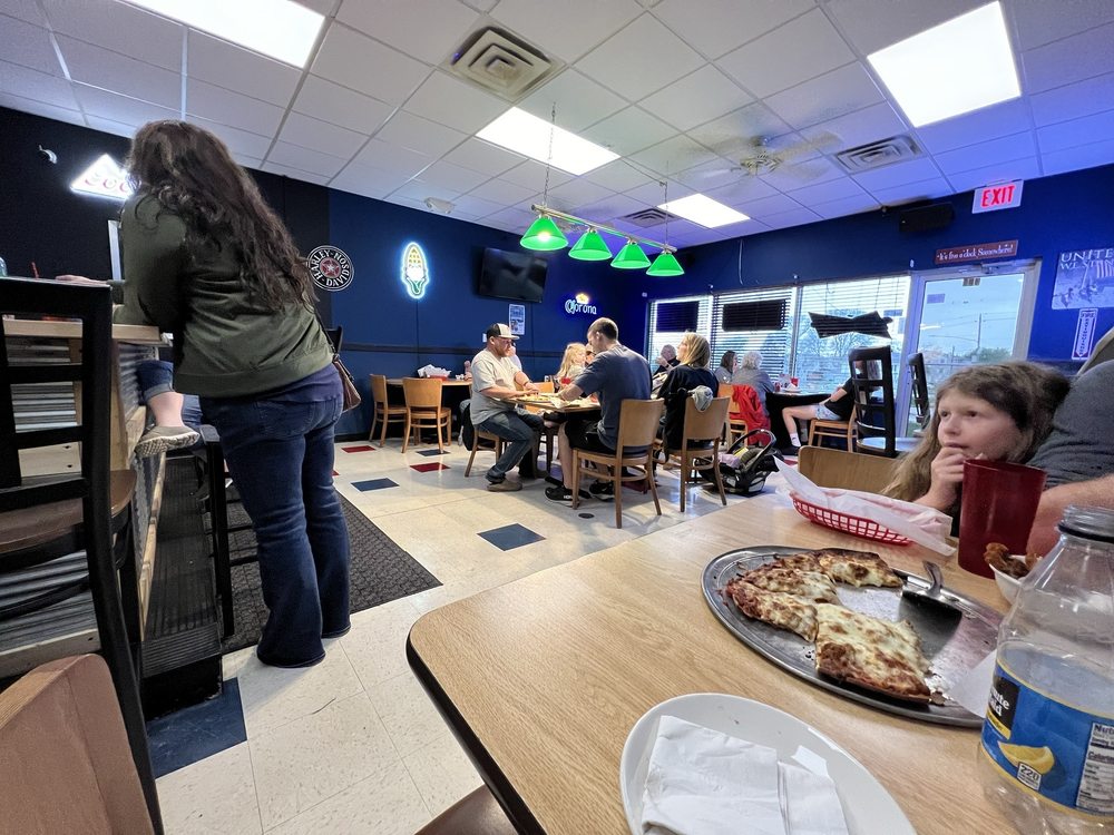 Gus & Lisa’s Pub & Pizza