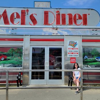 Mel's Diner - Sitting in front of Mel's Diner, Pigeon Forge TN - Diners Near Me - Pigeon Forge, Tennessee Mel's Diner - Sitting in front of Mel's Diner, Pigeon Forge TN - Diners Near Me - Pigeon Forge, Tennessee