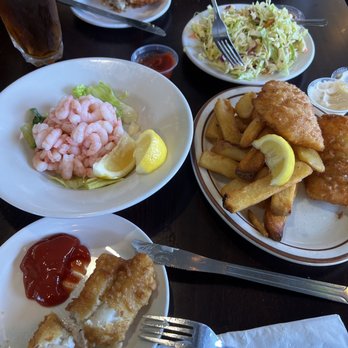 Barbara's Fishtrap - Shrimp cocktail, fish and chips - Seafood Near Me - Half Moon Bay, California