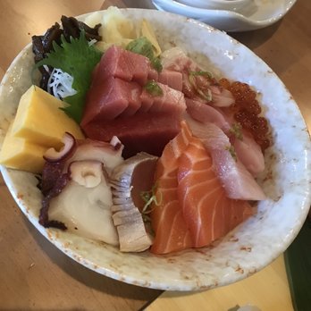 MOMO Sushi - $25.50 chirashi 10 exceptional items 5/5! - Sushi Bars Near Me - Mill Creek, Washington MOMO Sushi - $25.50 chirashi 10 exceptional items 5/5! - Sushi Bars Near Me - Mill Creek, Washington
