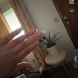 Top Nails - And I just randomly got these nails, which I also love very much they do such a good job
