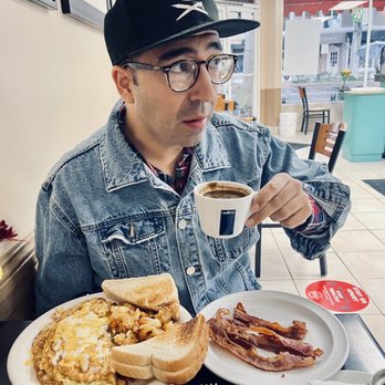 Mimo's Cafe - Diners Near Me - Whittier, California