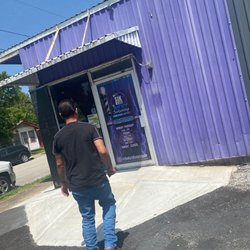 Sik Kutz Barbershop - Outside