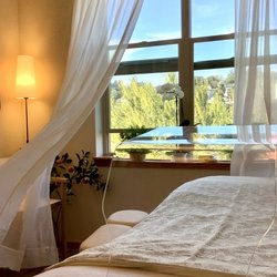 Treatment shield and plenty of fresh air for everyone’s peace of mind.