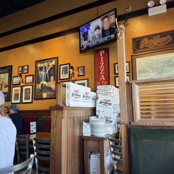 Giordano's - Inside - Pizza Near Me - Gurnee, Illinois Giordano's - Inside - Pizza Near Me - Gurnee, Illinois